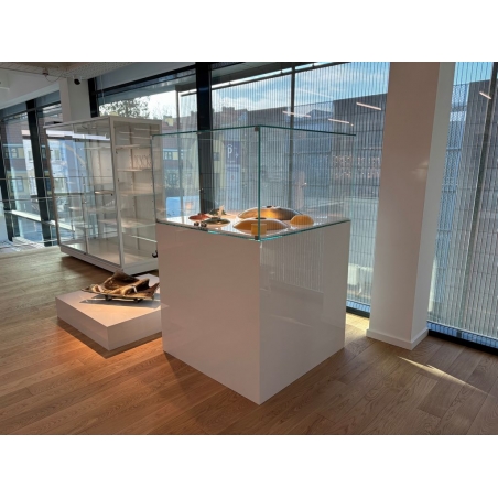 MDF wit hoogglans sokkels | zuilen wit hoogglans MDF MDF wit hoogglans sokkels | zuilen wit hoogglans MDF