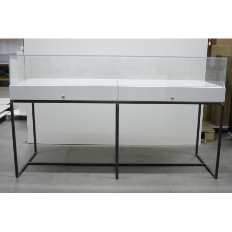 vitrine displays