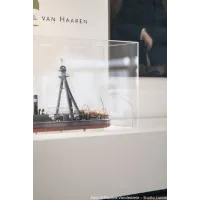 Plexiglas vitrinekap | plexiglas stolp | maquettekap op maat