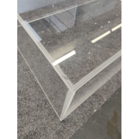 plexiglas vitrine, 70 x 40 x 24 cm (LxBxH) - SALE