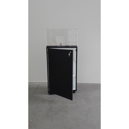 Solits sokkel vitrine zwart afmeting 47x45x145 cm, kap is 45x45x45 cm